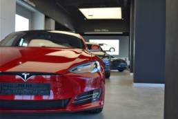 tesla lounge bucharest showroom 1 uai Tesla Romania